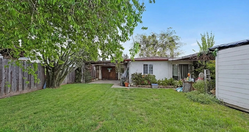 22625 Orion St — Backyard