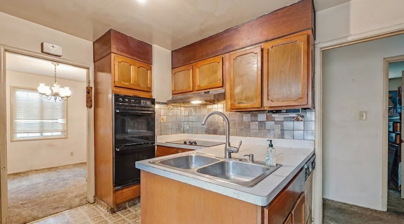 22625 Orion St — Kitchen