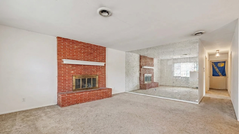 22625 Orion St — Living Room